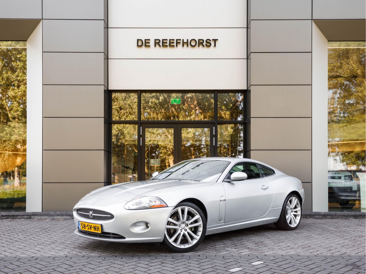 Jaguar XK - 4.2 V8 Coupé | Dealer onderhouden | Origineel NL geleverd | Full Service History - AutoWereld.nl