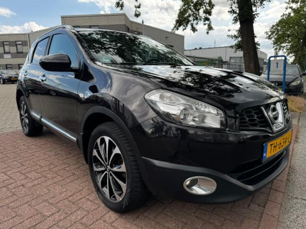 Nissan Qashqai - 2.0 Acenta Airco/ECC,Navi,Camera,Panoramadak - AutoWereld.nl