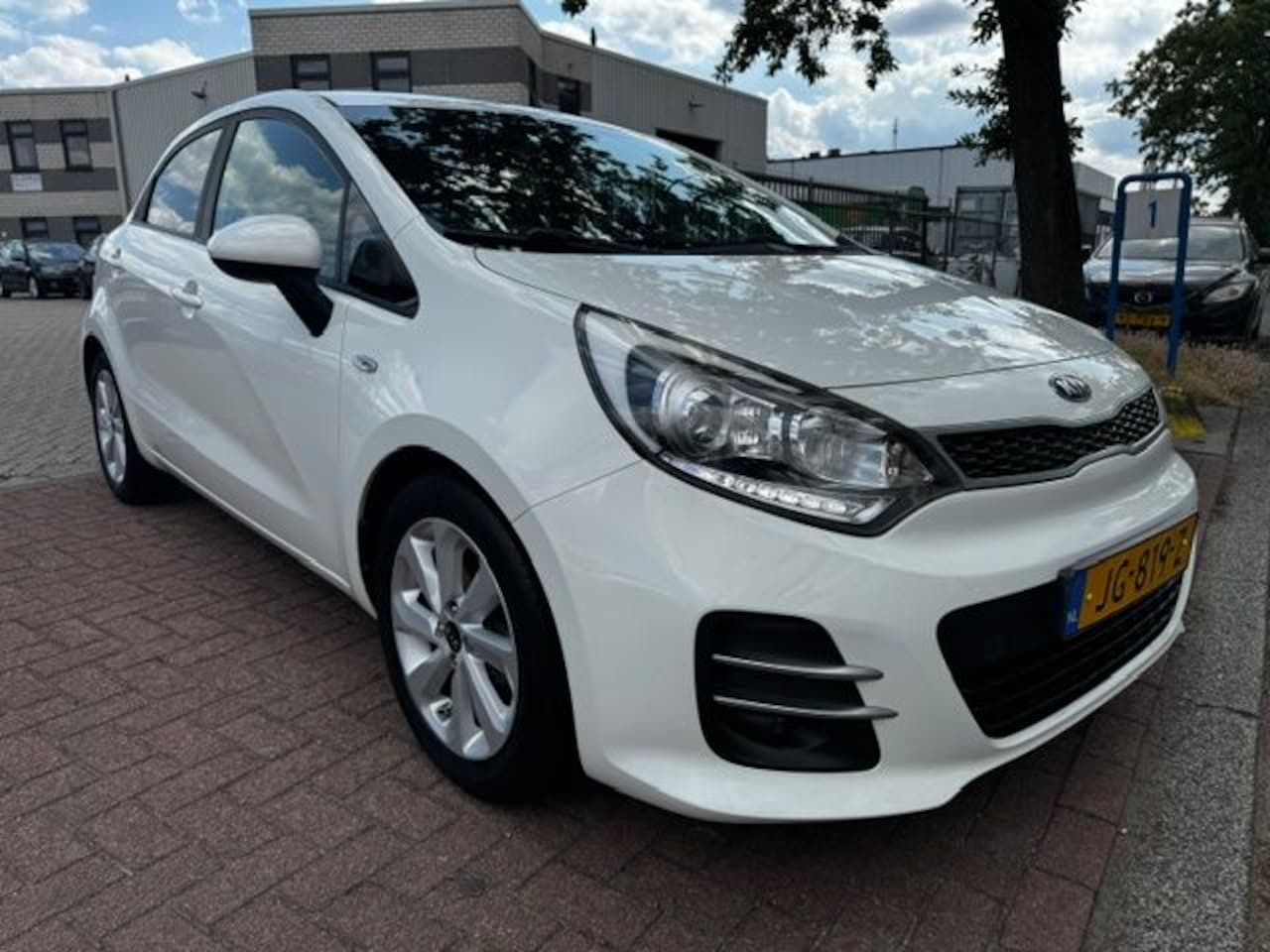 Kia Rio - 1.2 CVVT 5deurs DynamicLine Airco,Navigatie,Camera - AutoWereld.nl