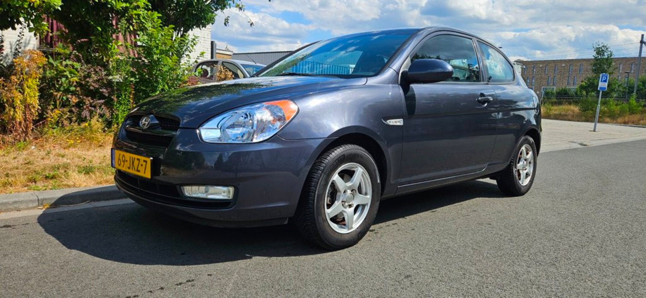 Hyundai Accent - 1.4i Dynamic Joy .stuur bekrachtiging werkt niet - AutoWereld.nl