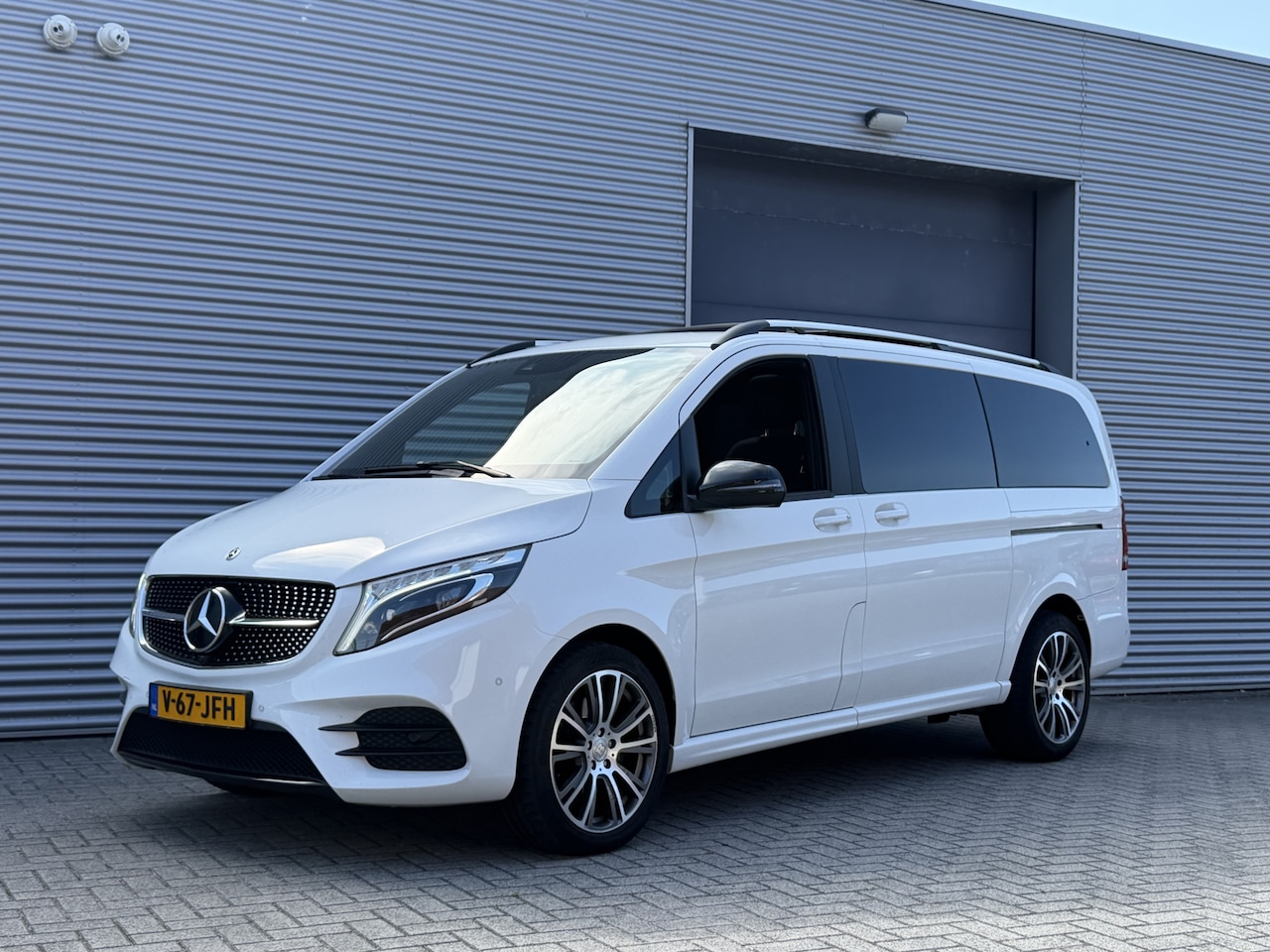 Mercedes-Benz V-klasse - 220d Lang Avantgarde Edition Aut. I AMG I Night Pakket I Pano.dak I Navi I Camera - AutoWereld.nl