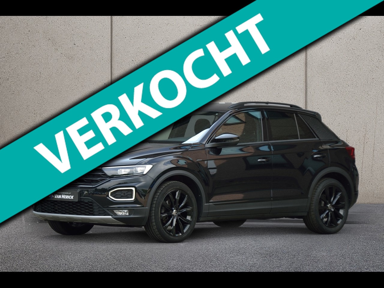 Volkswagen T-Roc - 1.5 TSI Sport 150PK Automaat | Black Style | Achteruitrijcamera | ACC | Blind Spot - AutoWereld.nl