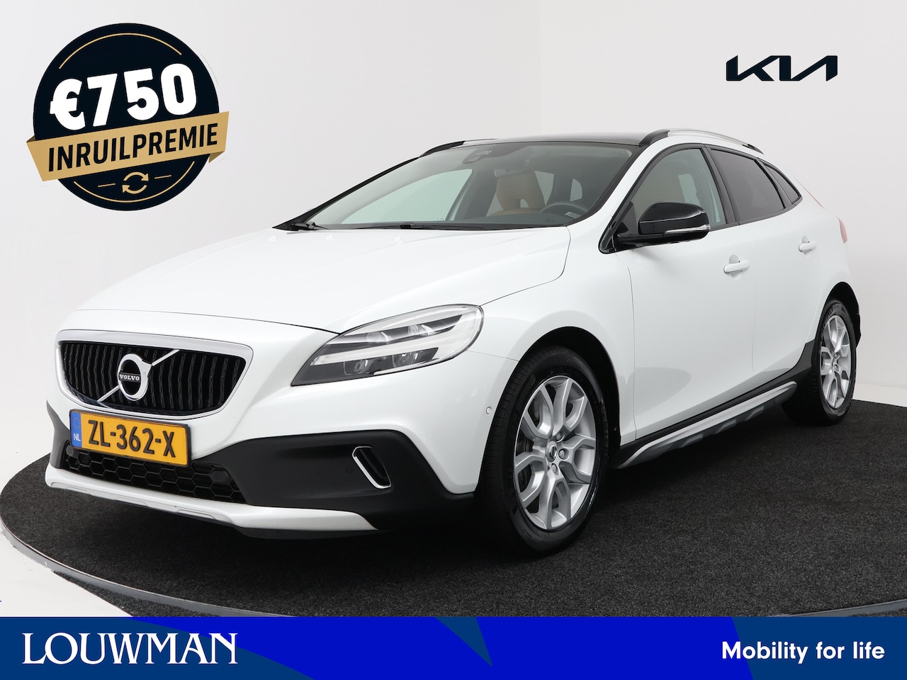 Volvo V40 Cross Country - 1.5 T3 Polar+ Luxury | Panoramadak | Harman Kardon | Lederen bekleding | €750-inruilpremie - AutoWereld.nl