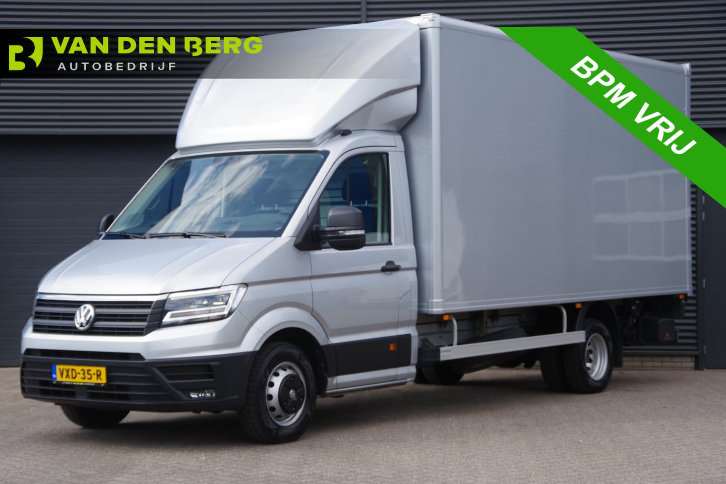 Volkswagen Crafter - 35 2.0 TDI 164PK L4 BAKWAGEN MET LAADKLEP, NAVI, CRUISE, LED, 1000KG LAADKLEP, DAB, GEVEER - AutoWereld.nl