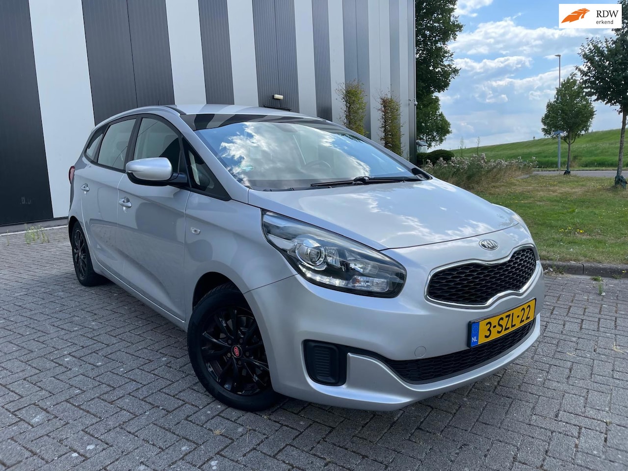 Kia Carens - 1.6 GDi ComfortLine 7 Persoons-Clima-Camera-Led-Navi-Lmv - AutoWereld.nl