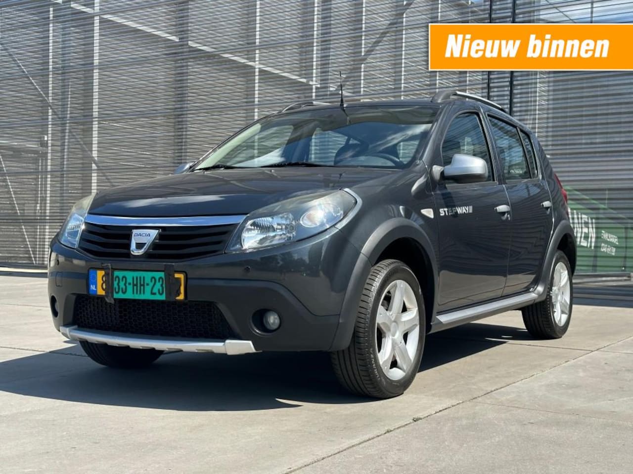 Dacia Sandero Stepway - 1.6 STEPWAY AIRCO/LM VELGEN !! - AutoWereld.nl