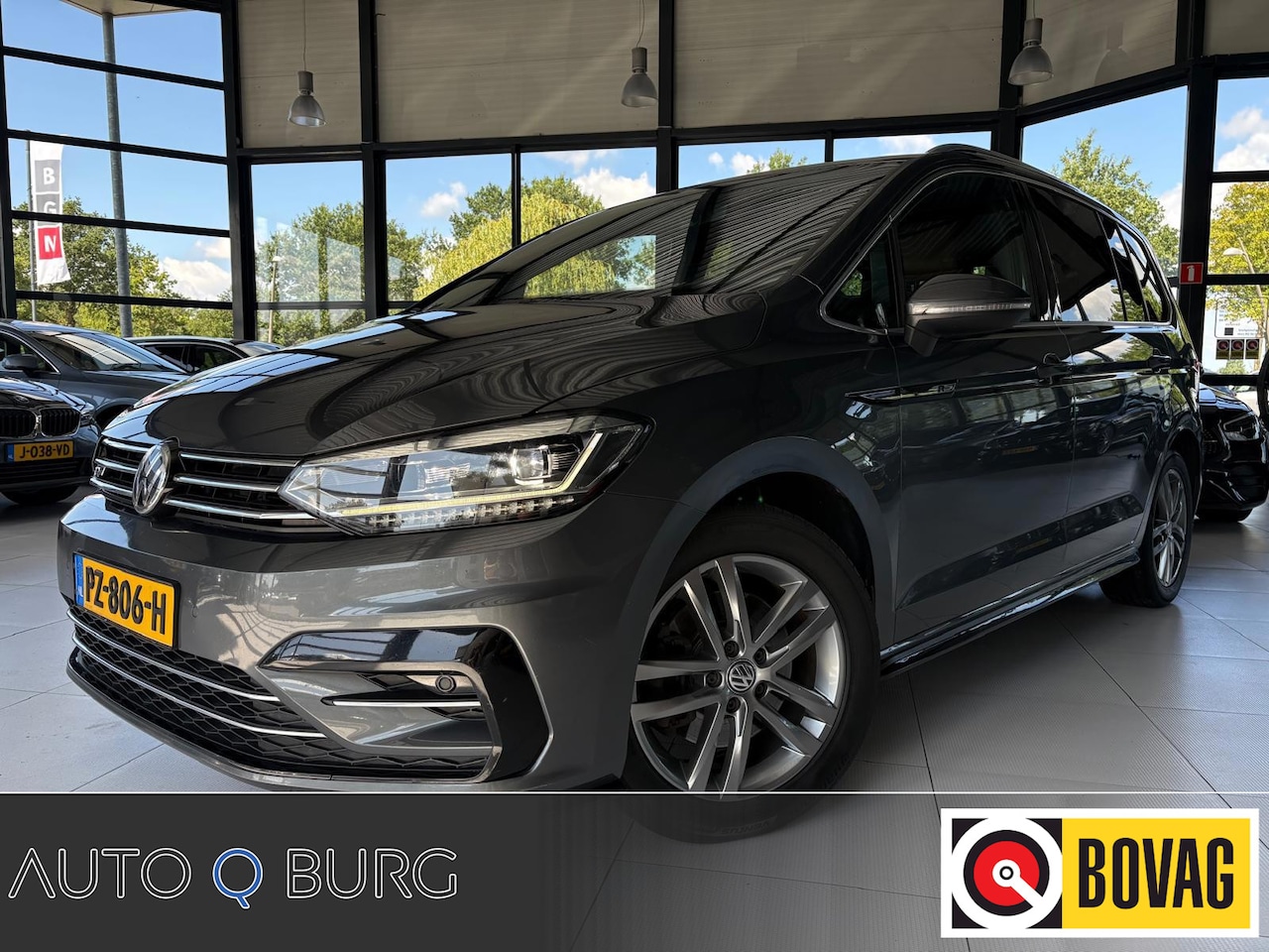 Volkswagen Touran - 1.4 TSI Highline Business R 7p | Trekhaak | Camera | Pano| Leder | Navi | Adaptive Cruise - AutoWereld.nl