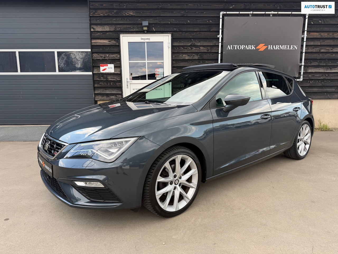 SEAT Leon - 1.5 TSI FR Pano Beats Camera Trekhaak - AutoWereld.nl