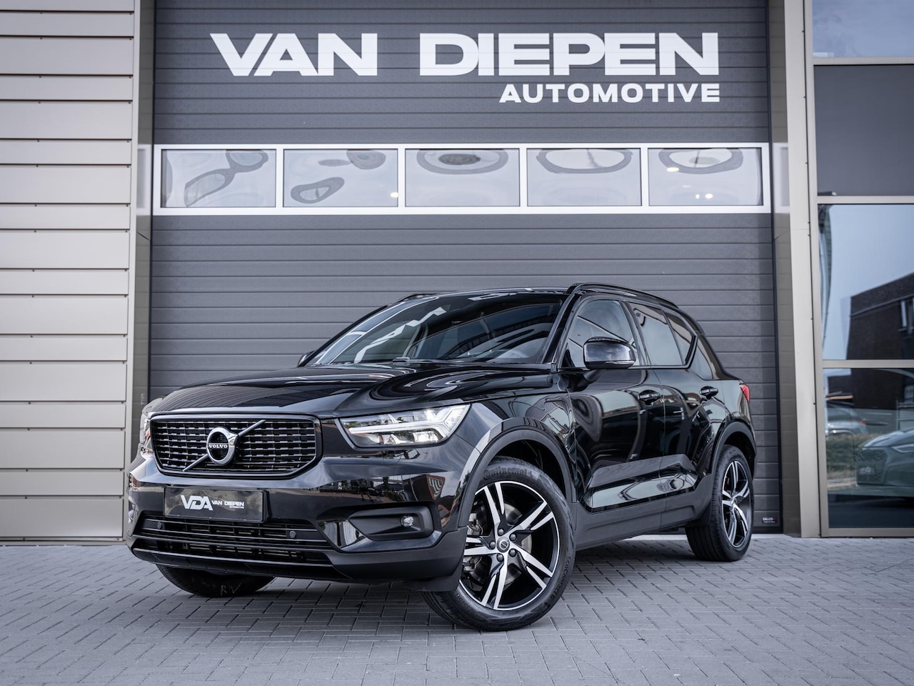 Volvo XC40 - 1.5 T5 Recharge R-Design - ACC l Trekhaak l Memory l Camera - AutoWereld.nl