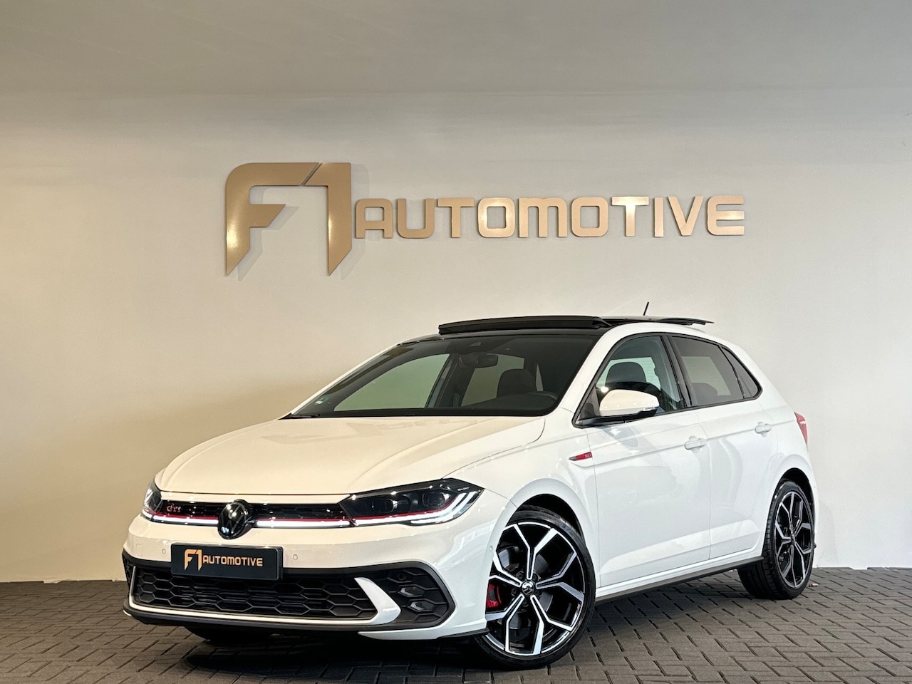 Volkswagen Polo - 2.0 TSI GTI Pano|Beats|Alcantara|ACC|Lane Assist - AutoWereld.nl