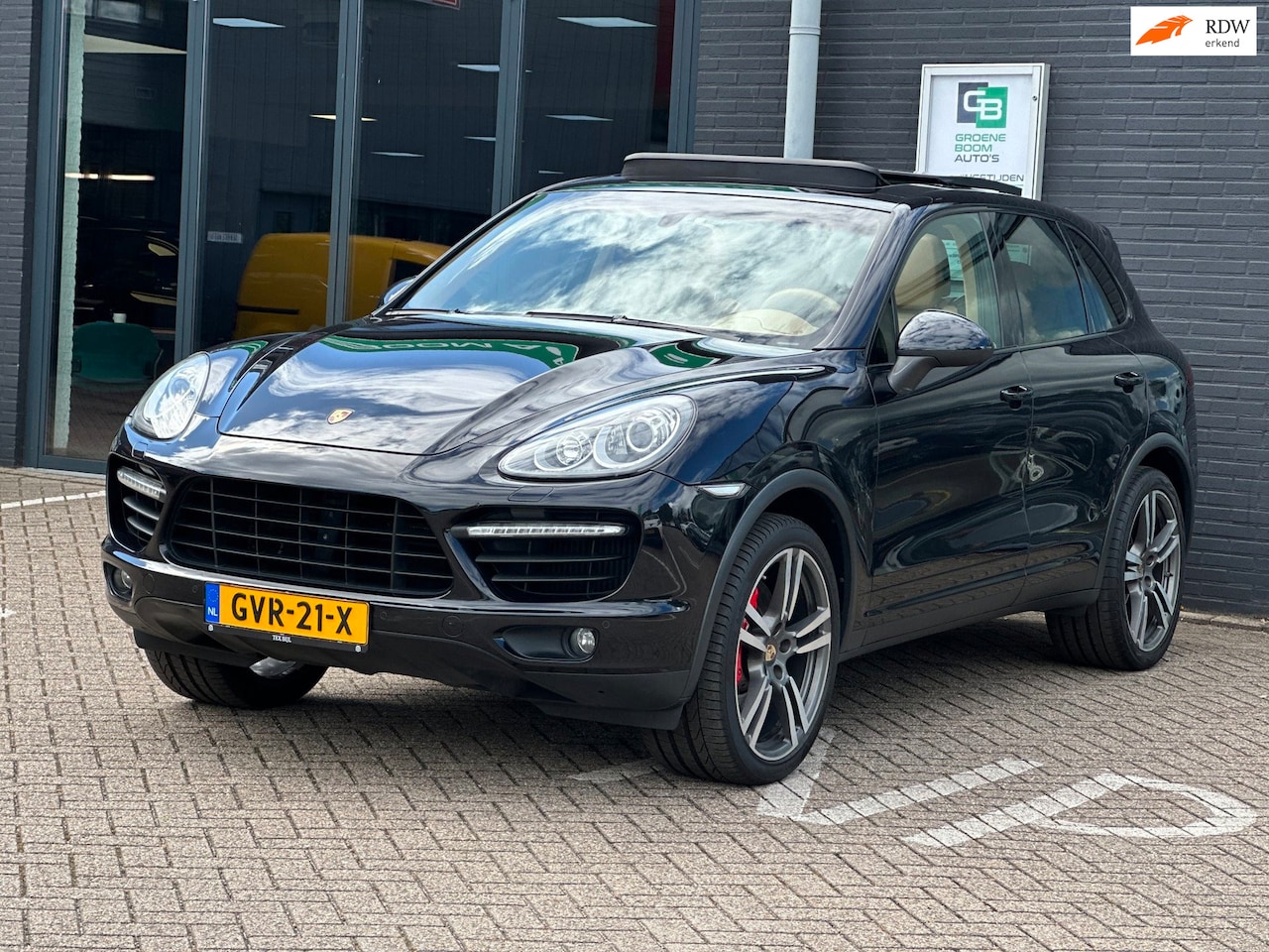 Porsche Cayenne - 4.8 Turbo/PANO-DAK/CAMERA/LEDER/AUTOMAAT/NETTE STAAT!! - AutoWereld.nl