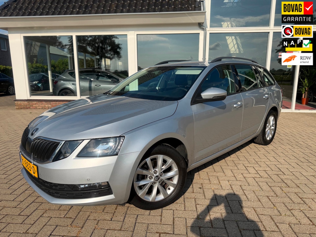 Skoda Octavia Combi - 1.0 TSI Greentech Ambition Business/ WIFI/ Carplay/ Camera/ Draadloos oplaadstation - AutoWereld.nl