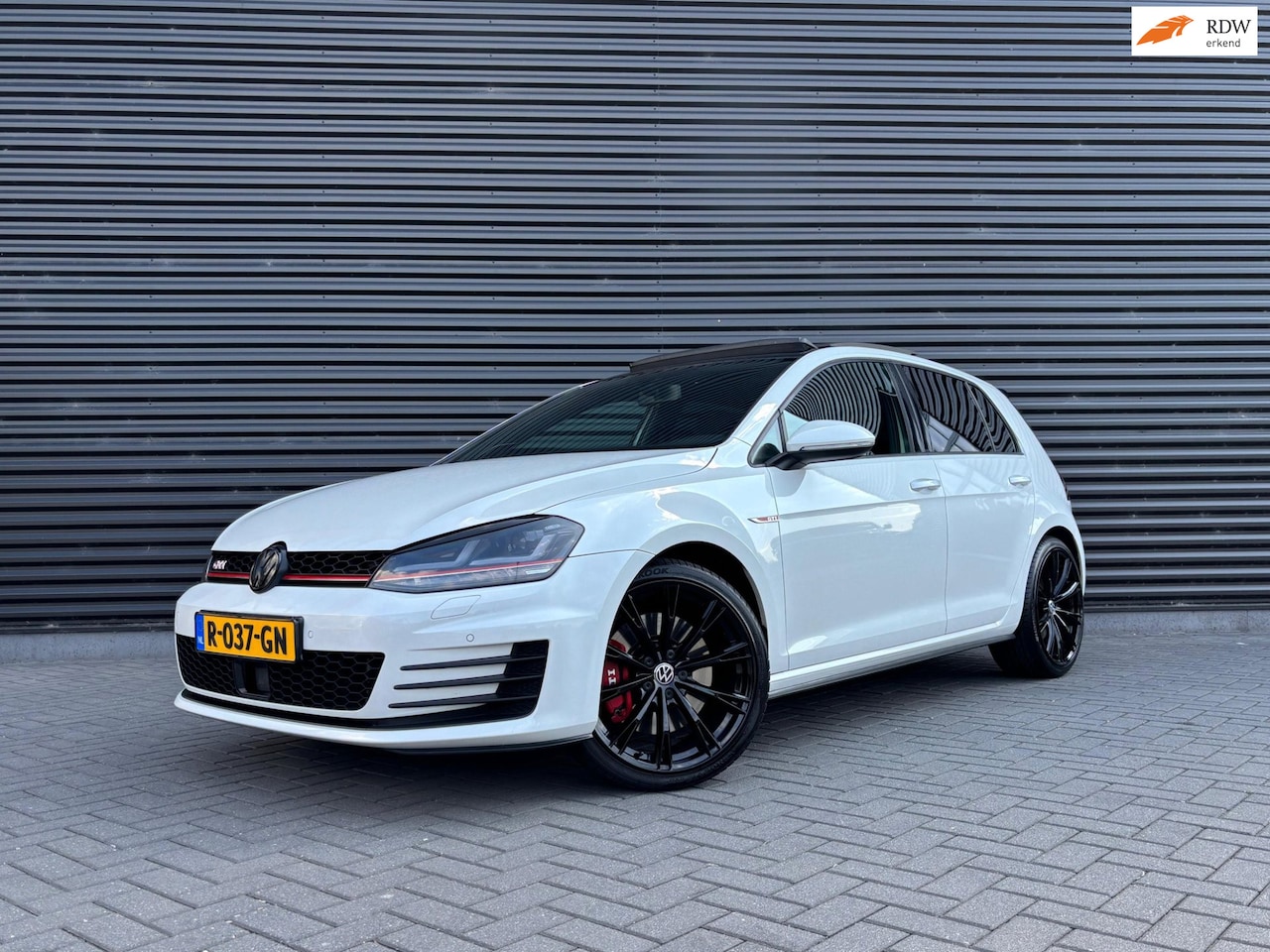 Volkswagen Golf - 2.0 TSI GTI Performance| PANO| REMUS| LED|CARPLAUY|DYNAUDIO| KLEPPENUITLAAT| - AutoWereld.nl