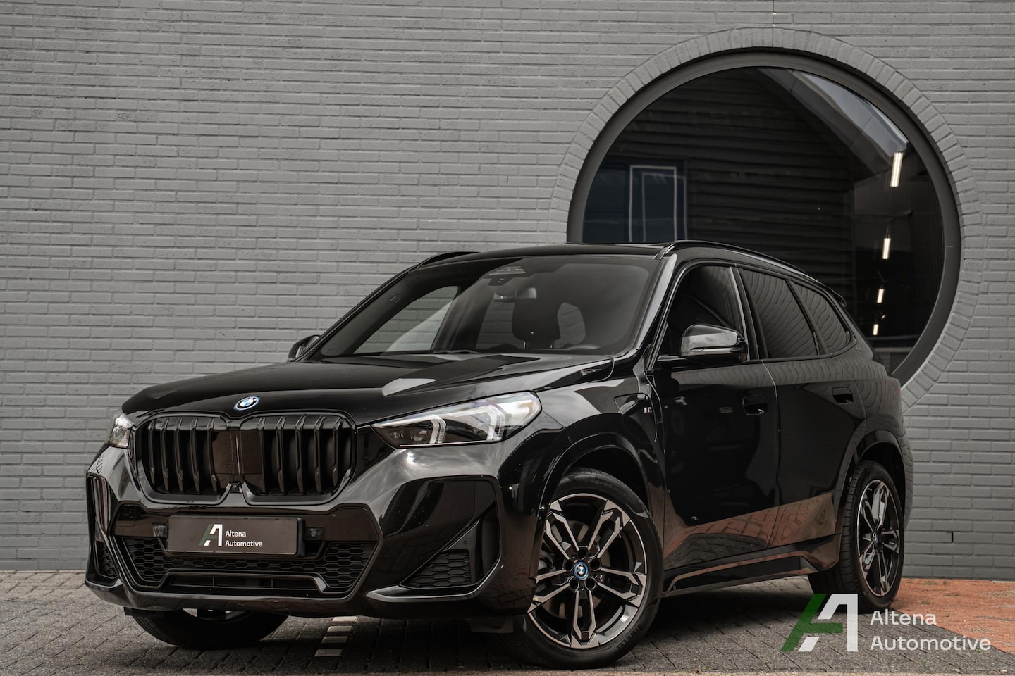 BMW X1 - xDrive30e M-sport, BTW, panorama dak, head-up, harman kardon - AutoWereld.nl