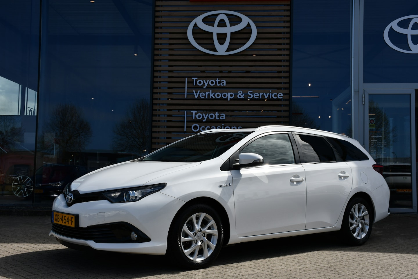 Toyota Auris - 1.8 Hybrid Energy Plus Automaat 136pk | Navigatie | Climate- & Cruise control | PDC achter - AutoWereld.nl