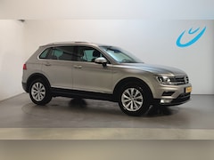 Volkswagen Tiguan - 1.4 TSI 150pk DSG ACT Comfortline Business Panoramadak Navigatie Alcantara Stoelverwarming