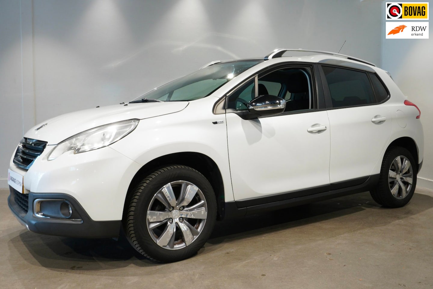 Peugeot 2008 - 1.2 PureTech Style Automaat|Trekhaak|Cruise - AutoWereld.nl