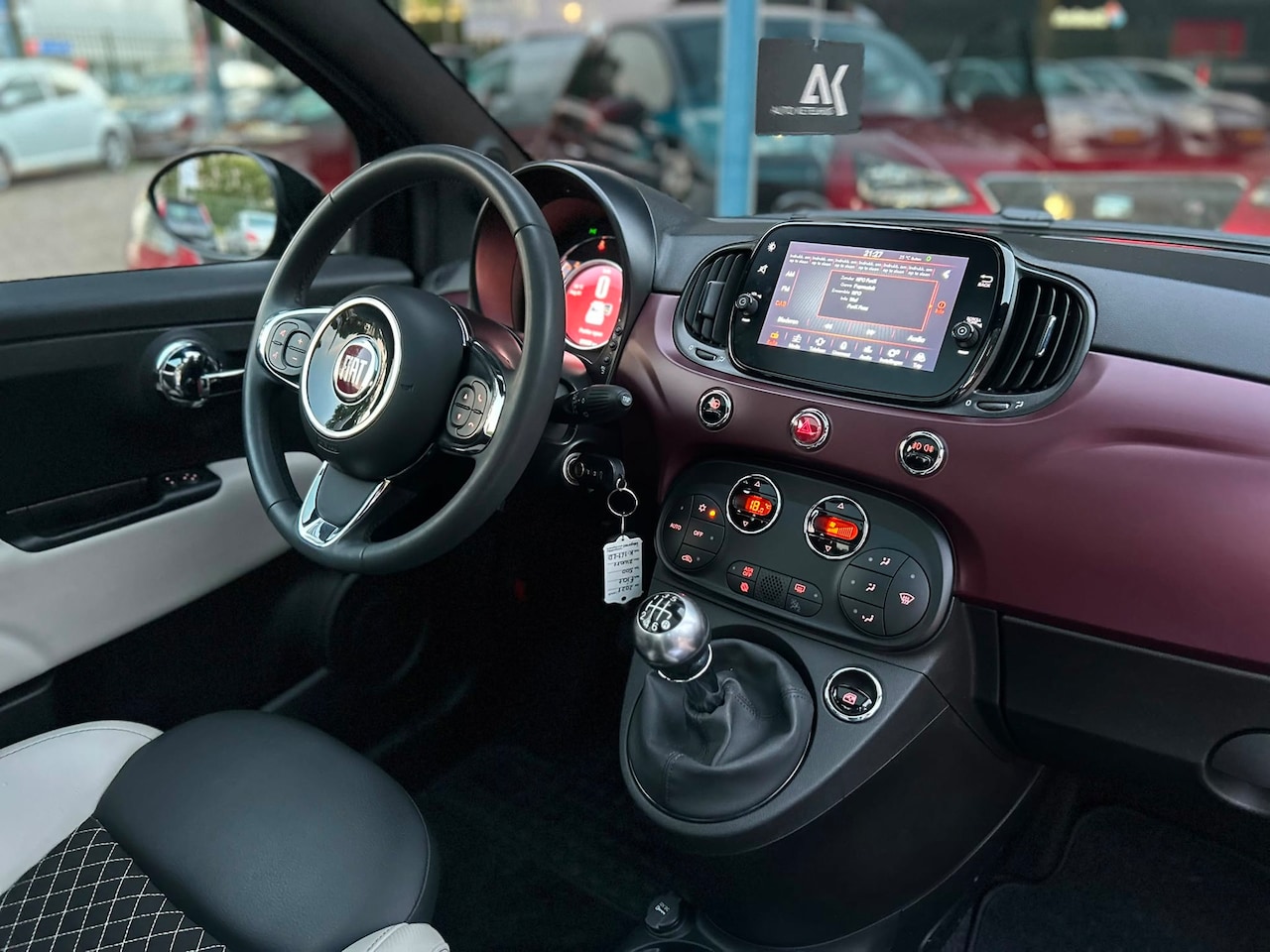 Fiat 500 - 1.0 Hybrid Star|Glasdak|PDC|Carplay|Netjes Onderhouden!