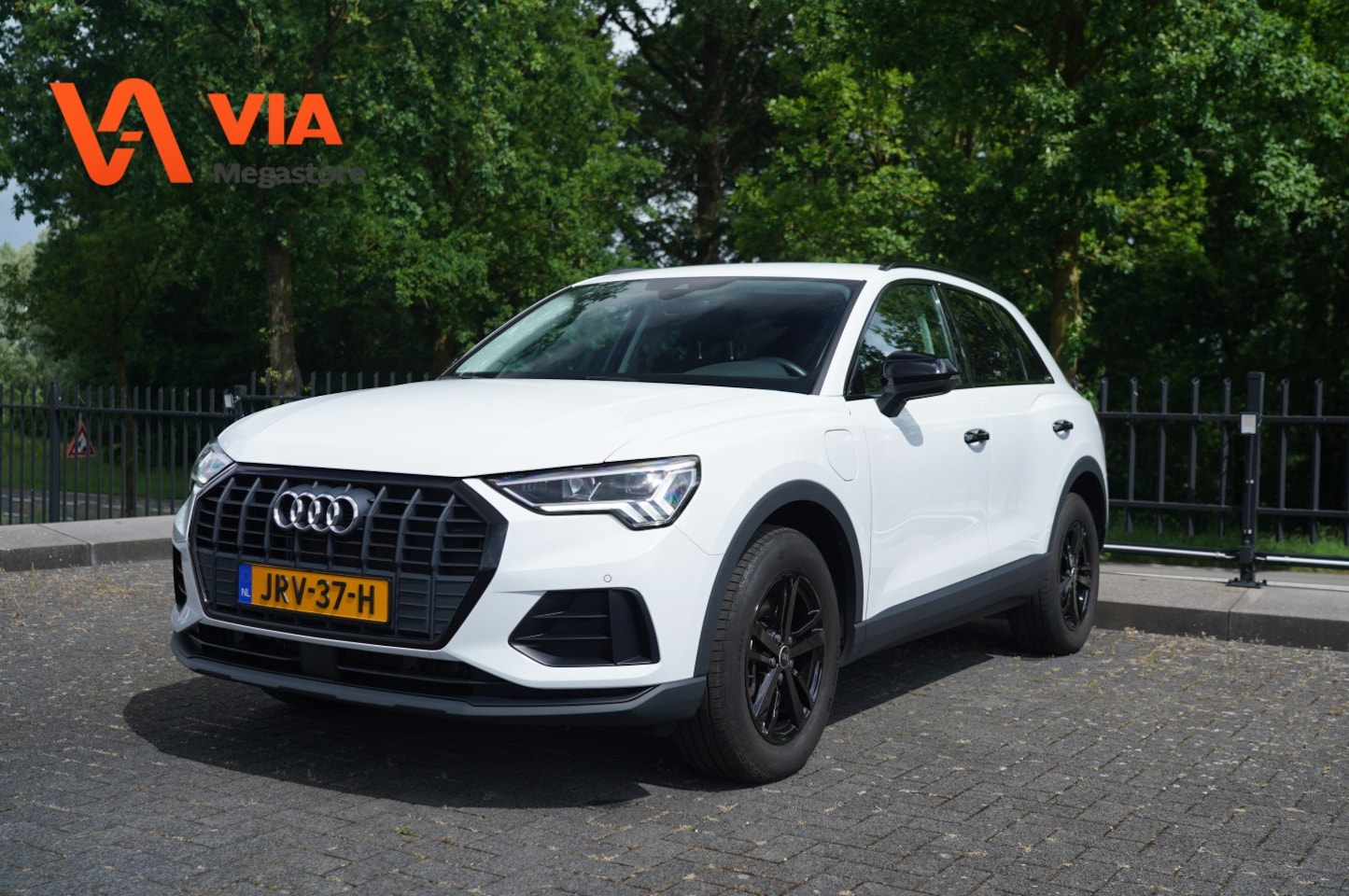 Audi Q3 - Black & White S-Edition | 45e TFSI PHEV | Trekhaak | Stoelverw. | Cruise | LED | Climate | - AutoWereld.nl