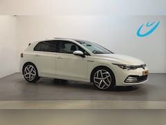 Volkswagen Golf - 1.5 eTSI 150pk DSG Style LED Panormadak Stoelverwarming Sfeerverlichting