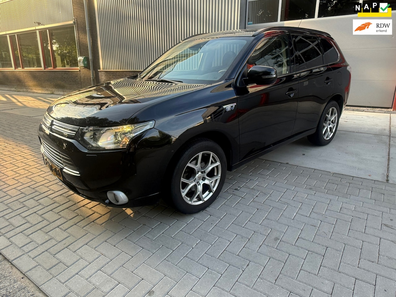 Mitsubishi Outlander - 2.0 PHEV instyle 2.0 PHEV Instyle+ - AutoWereld.nl