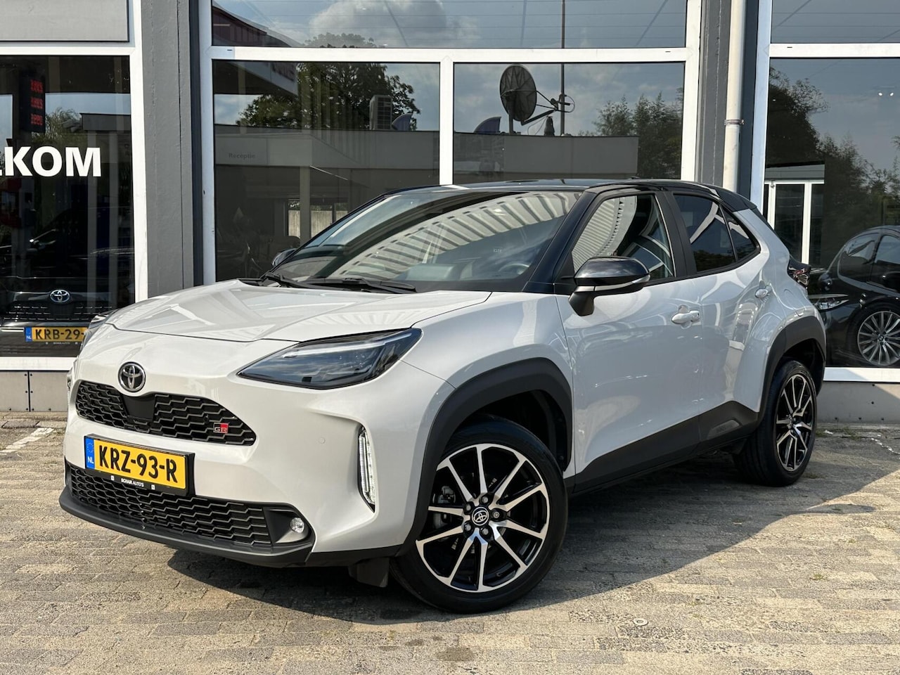 Toyota Yaris Cross - 1.5 Hybrid GR Sport|Pano|HUD|Krijt Grijs - AutoWereld.nl