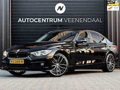 BMW 3-serie - 318i High Executive AUT 20'' M-SPORT/LEDER/CARPLAY/NAP