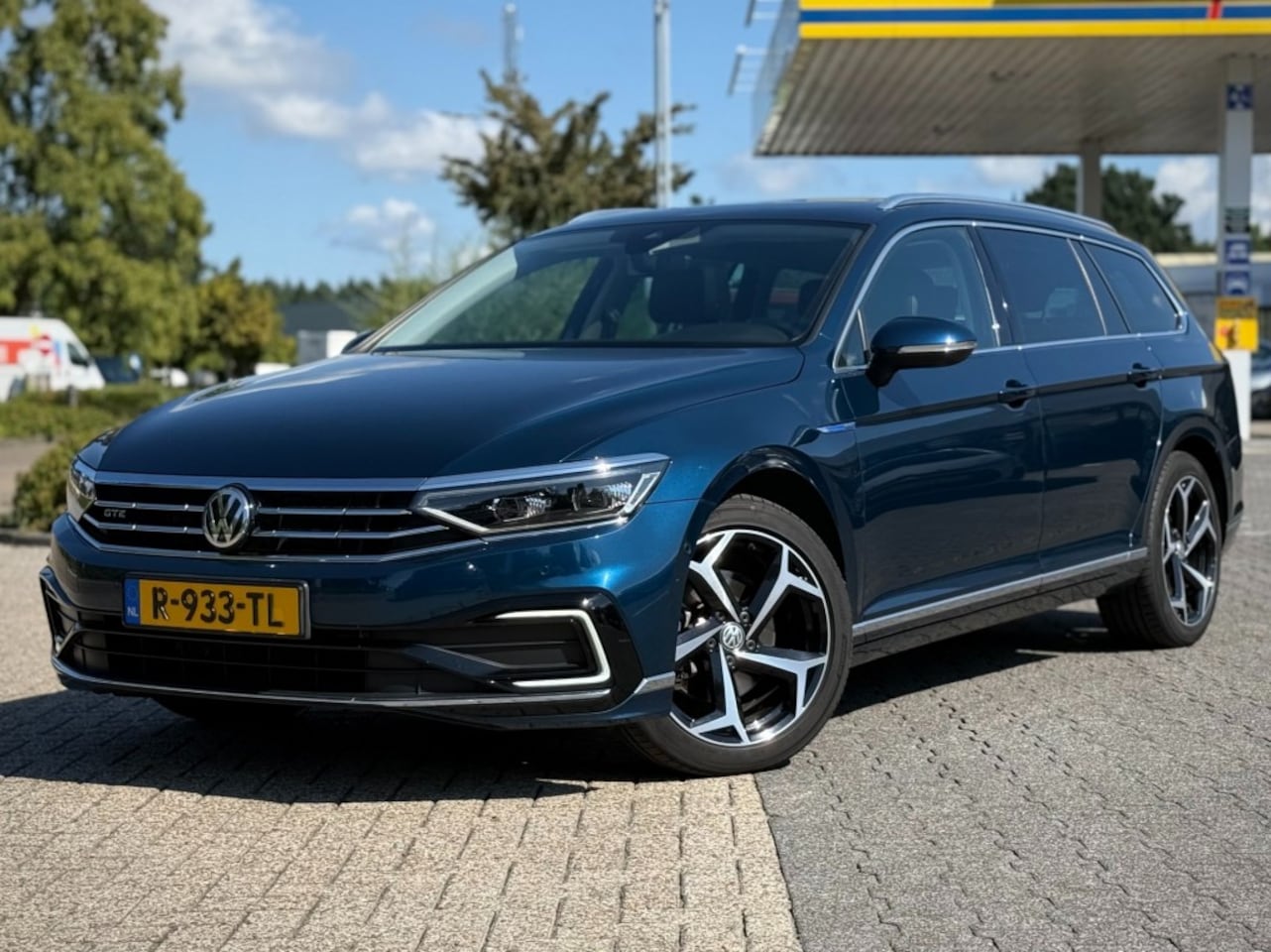 Volkswagen Passat - 1.4 GTE PANO DYNAUDIO STANDKACHEL 360 CAMERA MEMORY MASSAGE KEYLESS TREKHAAK - AutoWereld.nl