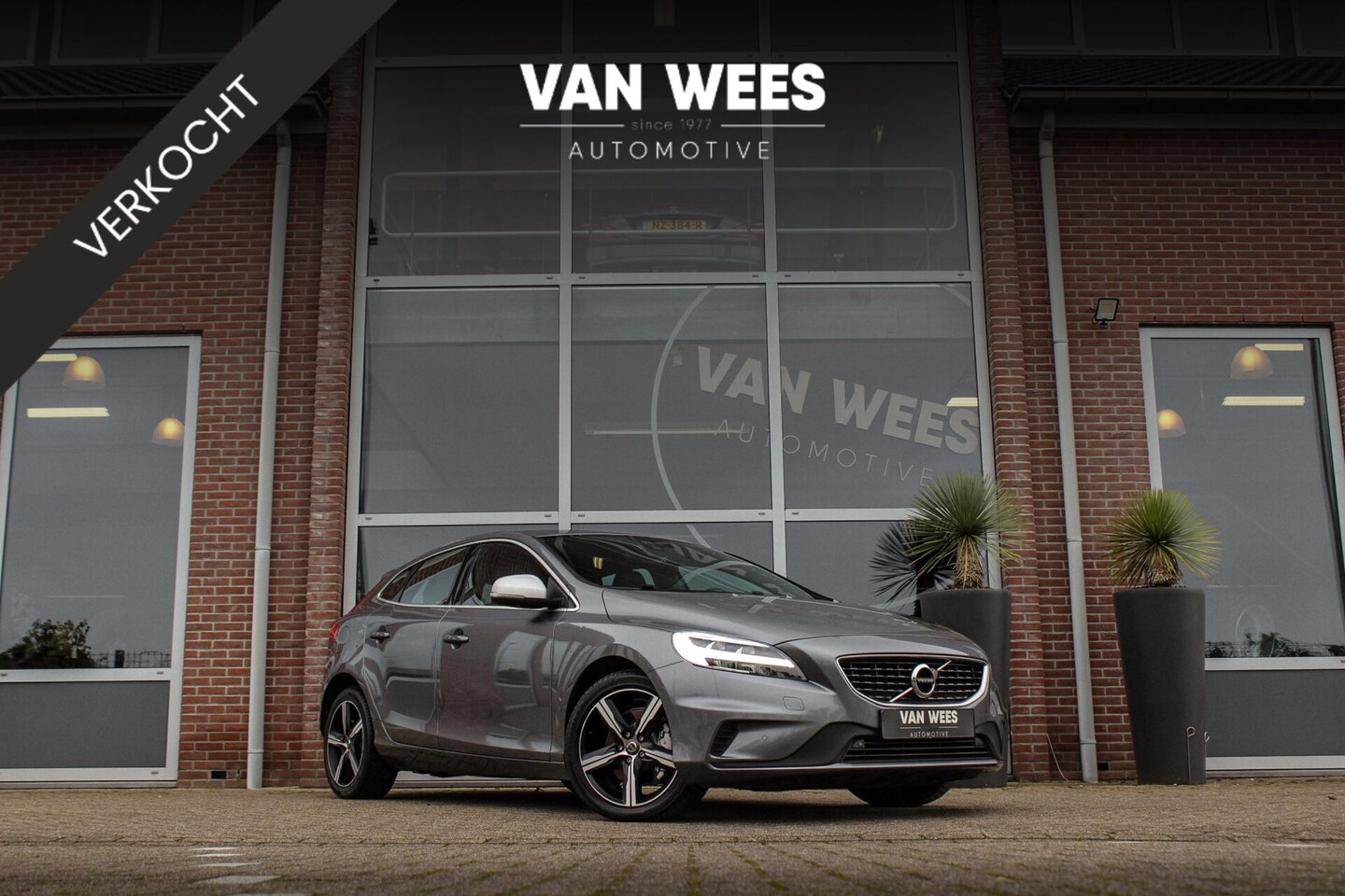 Volvo V40 - 2.0 T2 R-Design Facelift | 2e eigenaar | LED | Navigatie | 17 inch | Climate control | Alc - AutoWereld.nl