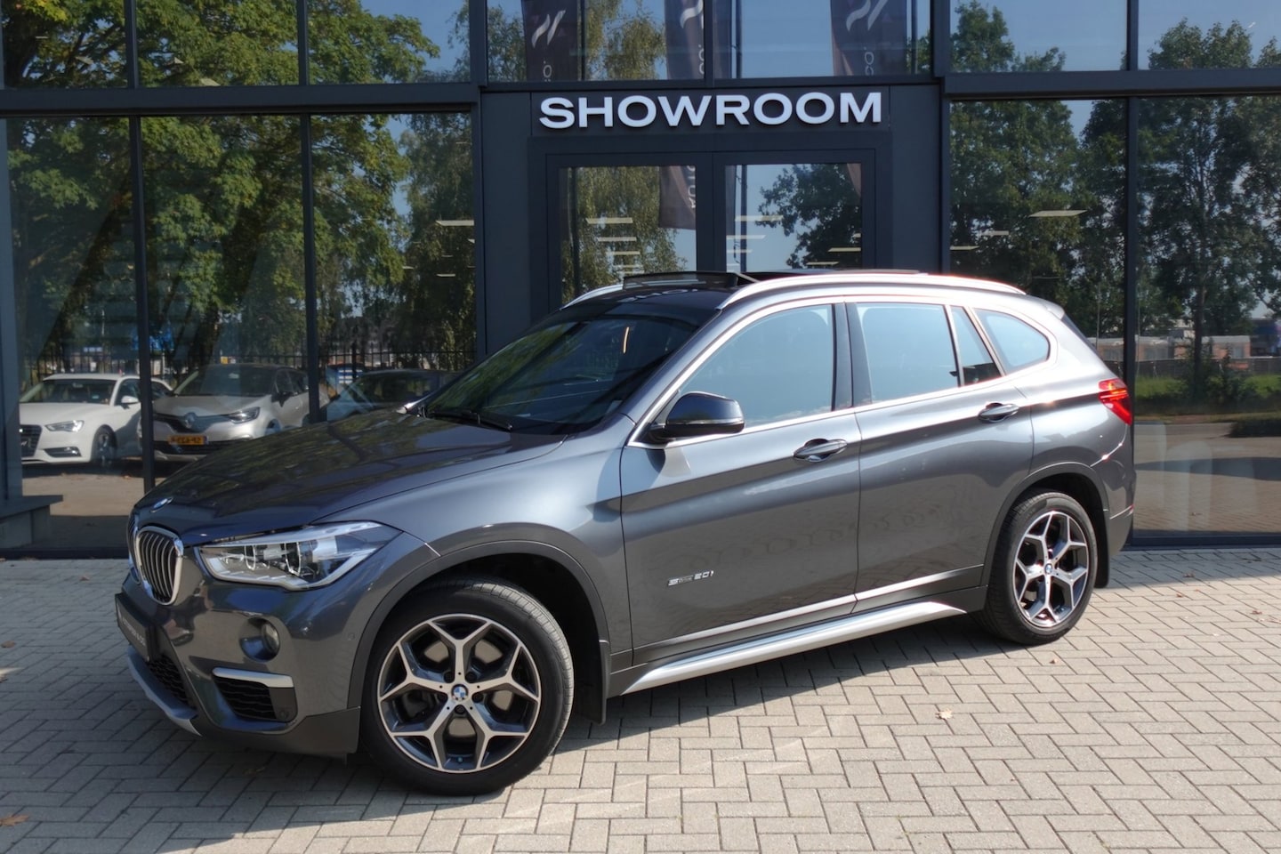 BMW X1 - BMW X1 sDrive20i High Executive PANO NAVI LEDER VOL - AutoWereld.nl