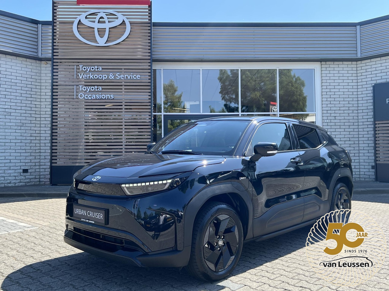 Toyota Urban Cruiser - DYNAMIC 61 KWH NIEUW DIRECT LEVERBAAR! STOEL/STUURVERWARMING BLIND-SPOT KEYLESS DC-LADEN C - AutoWereld.nl