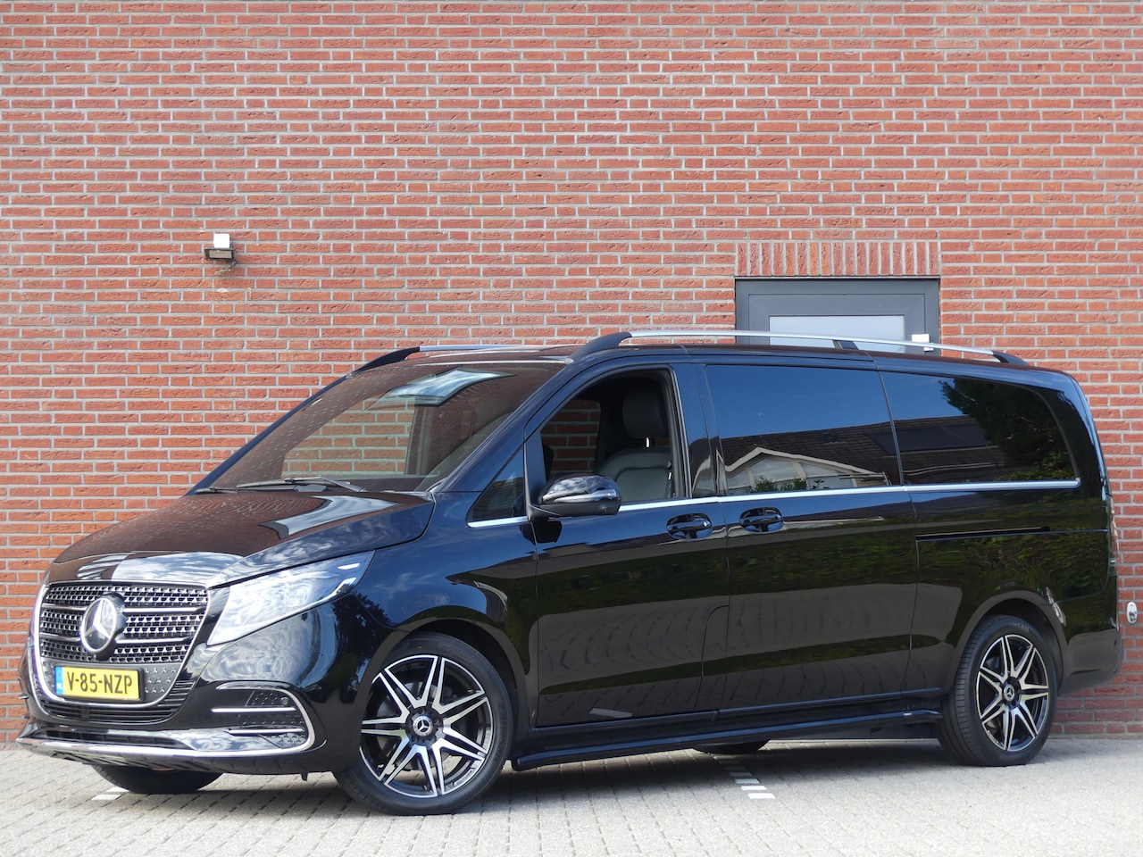 Mercedes-Benz V-klasse - 300d Extra Lang AMG Dubbel Cabine LED/LEER/Elek deuren - AutoWereld.nl