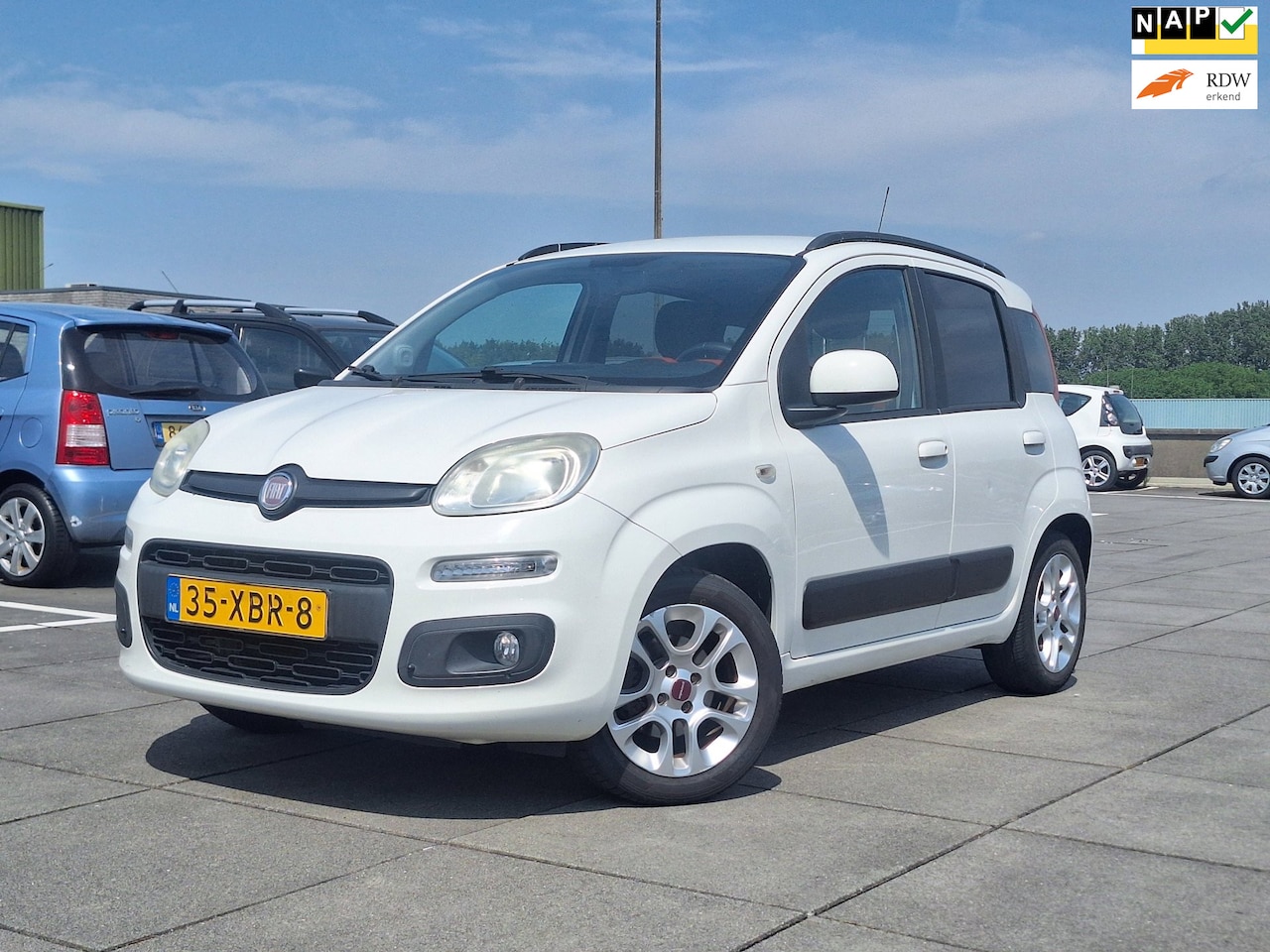 Fiat Panda - € 3343,-0.9 TwinAir Lounge Aircondition + Nap pas - AutoWereld.nl