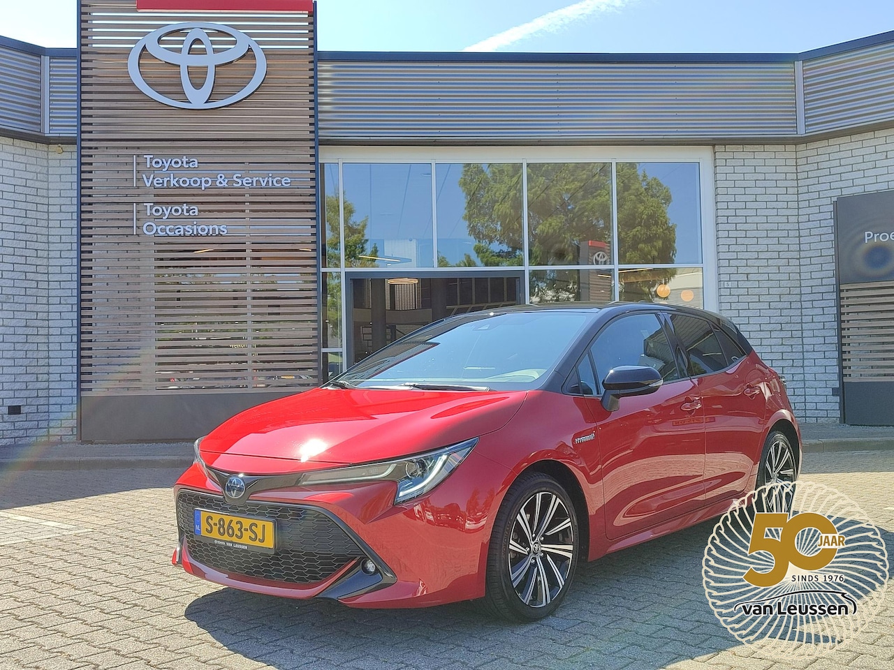 Toyota Corolla - 1.8 HYBRID STYLE BI-TONE STOELVERW TREKHAAK KEYLESS 17'' LM-VELGEN APPLE/ANDROID CLIMA AD- - AutoWereld.nl