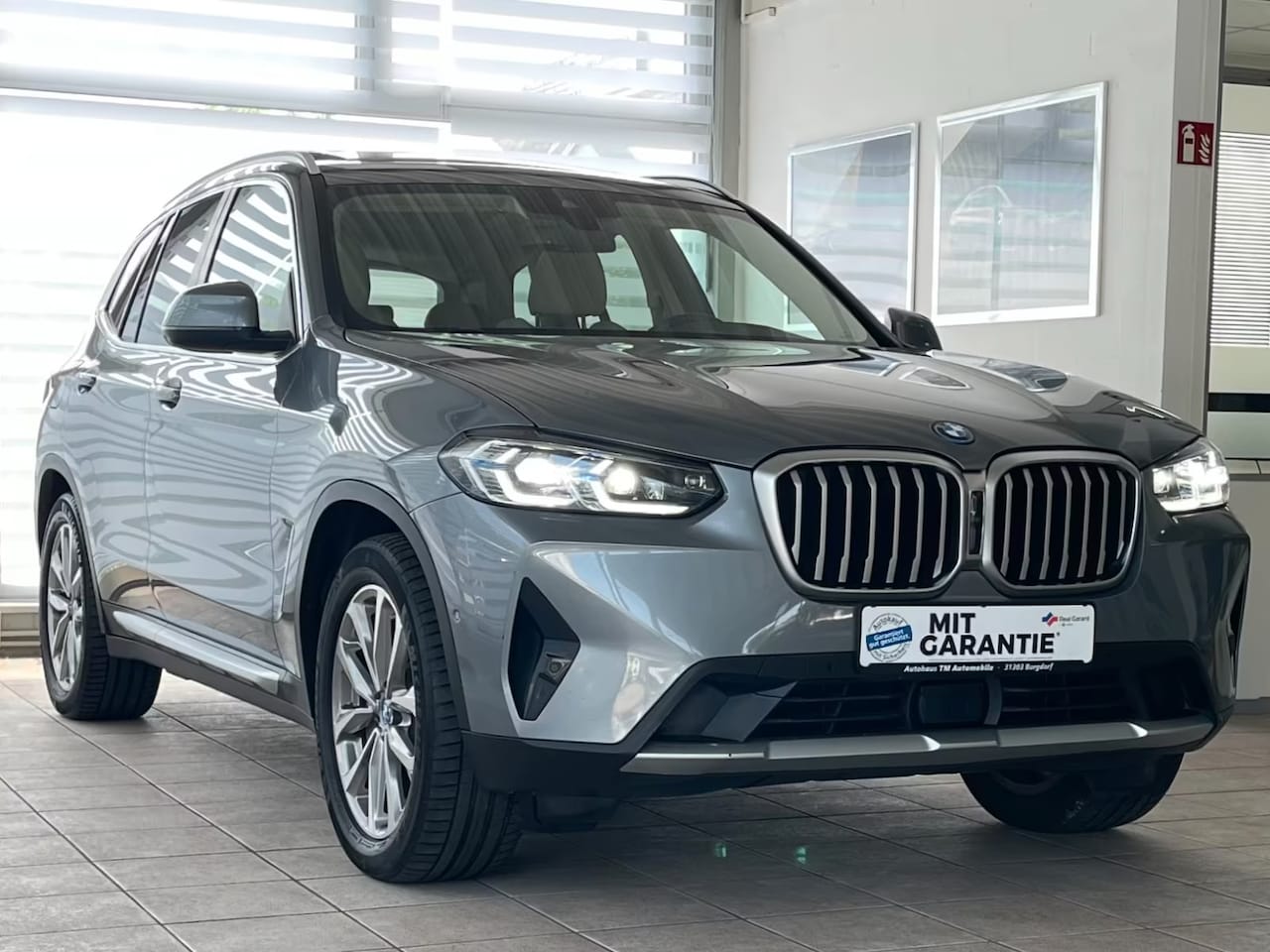 BMW X3 - xDrive30e ** LASER, BEIGE LEDER, TREKH, PANORAMA, HuD, ACC, 19-inch LMV ** 1e eig - UNFALL - AutoWereld.nl