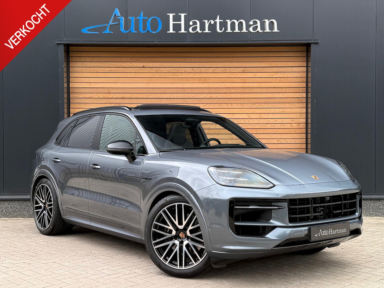 Porsche Cayenne - 3.0 E-Hybrid Black Edition SportDesign PANO|HEADUP|ACC|22INCH|SPORTSTOELEN|TREKHAAK - AutoWereld.nl