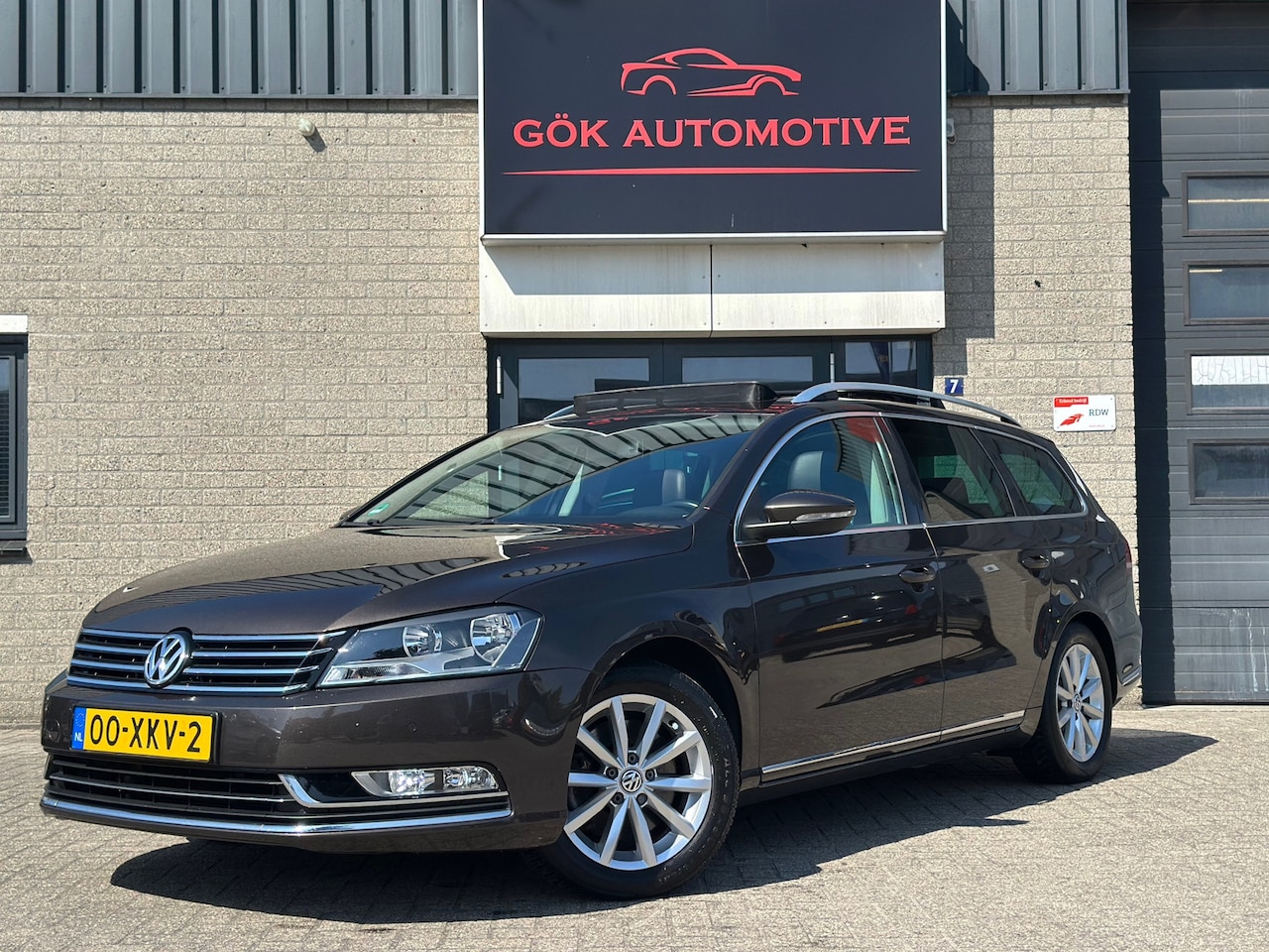 Volkswagen Passat Variant - 1.4 TSI Highline / Automaat / Individual / Ketting VV / Pano / PDC / Navi / Stoelverwarmin - AutoWereld.nl
