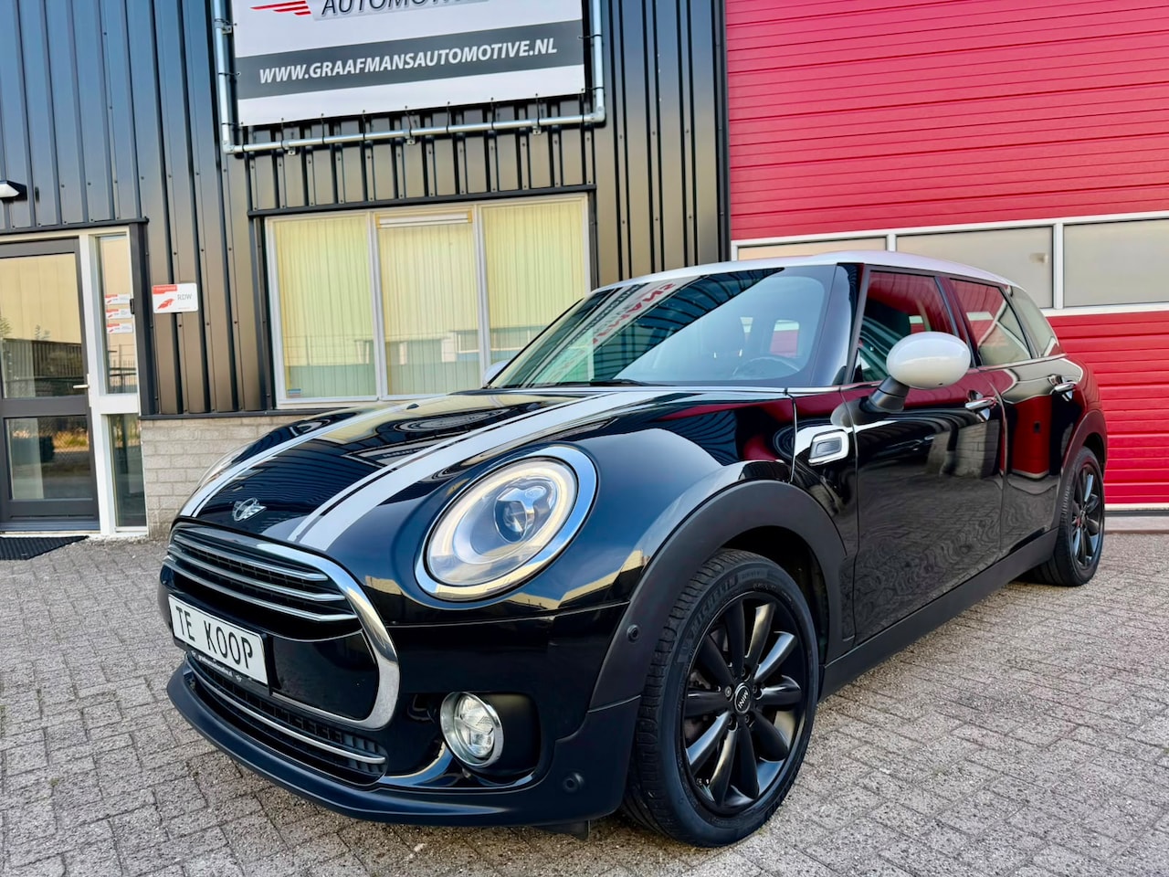 MINI Clubman - 1.5 Cooper Chili Serious Business Mini Clubman Cooper AUTOMAAT 136 pk Navigatie, Sportstoelen van Leder, Xenon/Led etc. - AutoWereld.nl