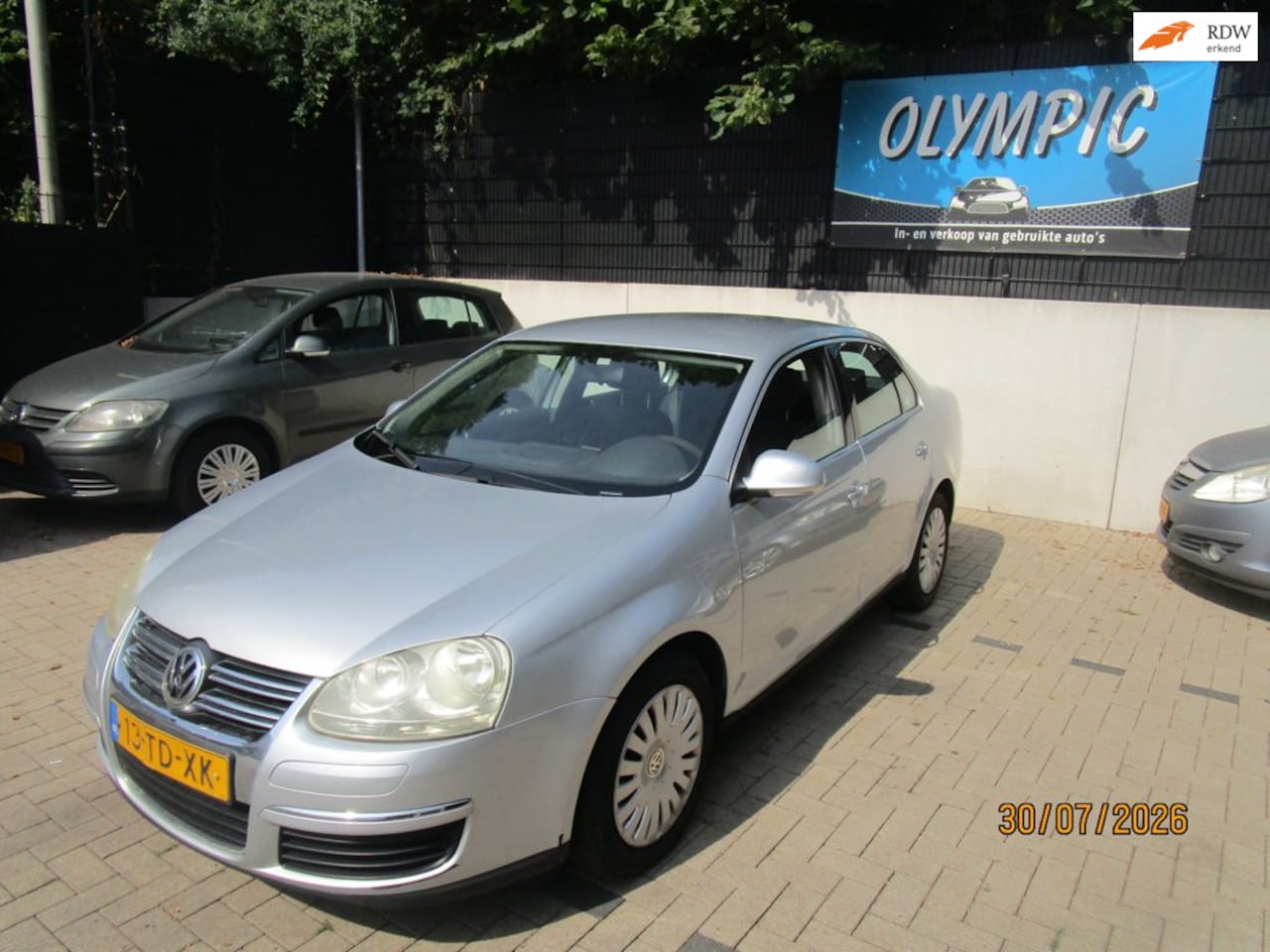 Volkswagen Jetta - 1.6 FSI Comfortline +Airco +Nieuwe Apk - AutoWereld.nl