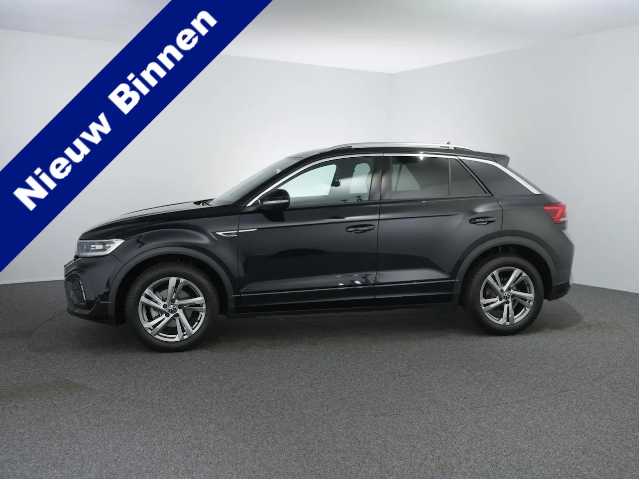 Volkswagen T-Roc - 1.5 TSI R-Line Edition | IQ Light | Trekhaak | Camera | ACC | Ergo-active 2025 km 20.000 N - AutoWereld.nl