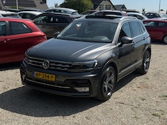 Volkswagen Tiguan - 2.0 TSI 4Motion Highline BomVol Pano Keyless 360 Camera Standkachel StoelVW Elektrisch Ach