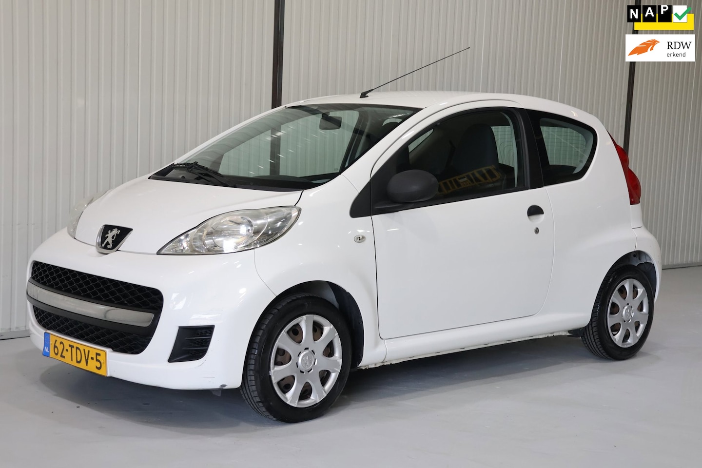 Peugeot 107 - 1.0-12V XR NWE APK - AIRCO - RIJDT PRIMA! - AutoWereld.nl