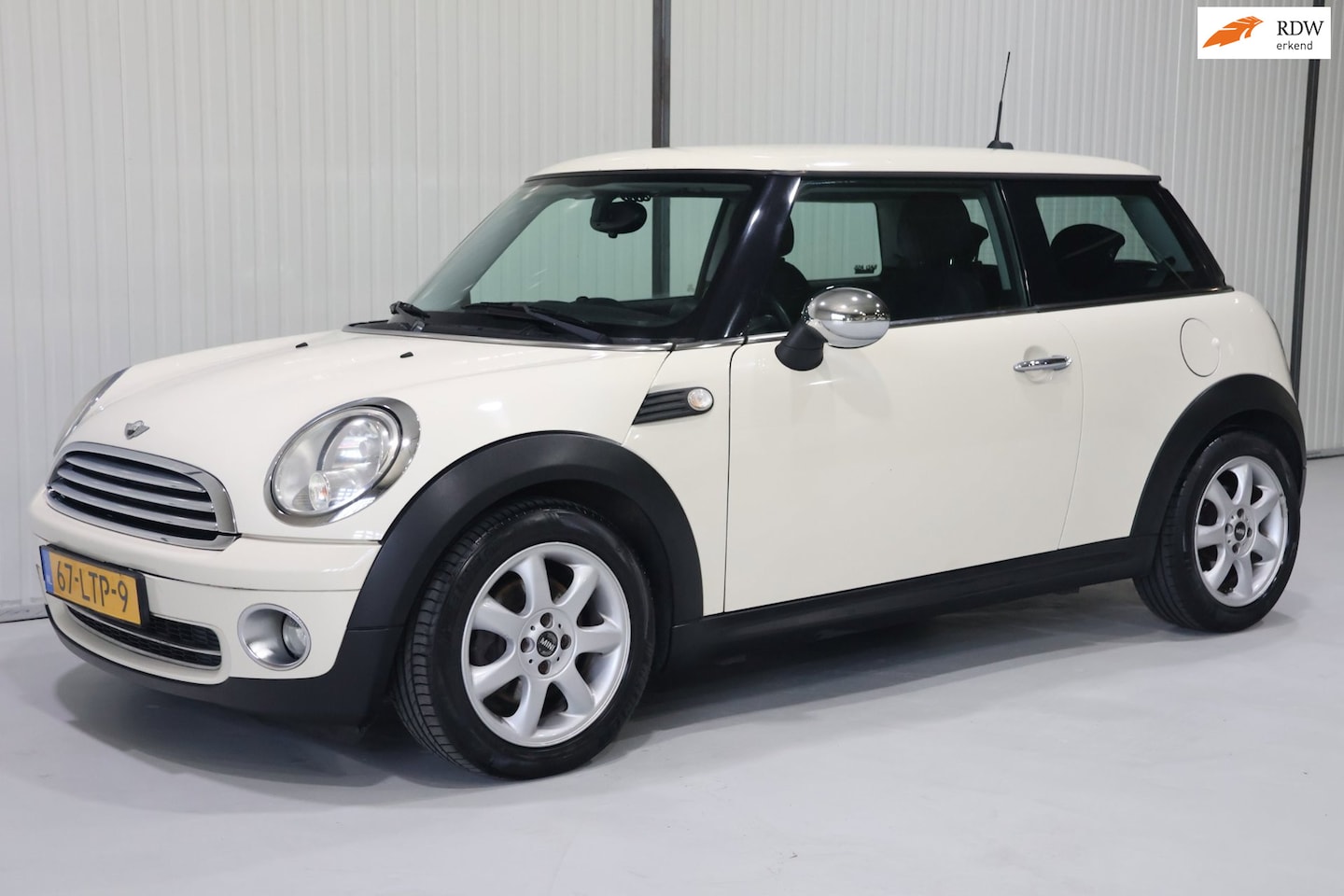 MINI 3-Deurs - 1.6 Cooper M NWE APK - NETTE STAAT - LM VELGEN - AIRCO! - AutoWereld.nl