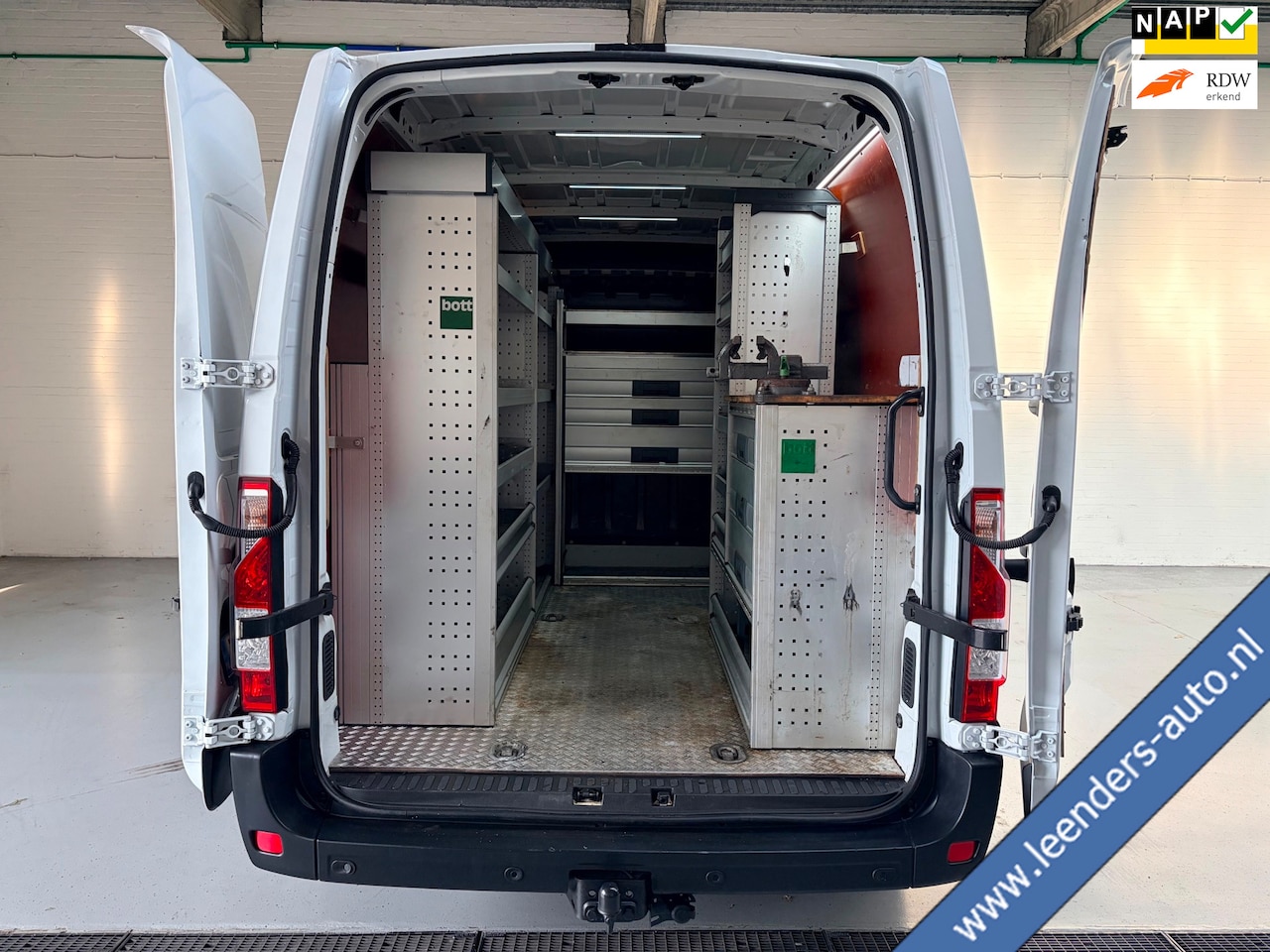 Renault Master - Automaat Servicewagen T35 2.3 dCi 150pk L2H2 Energy Work Edition 3persoons, BOTT inrichtin - AutoWereld.nl