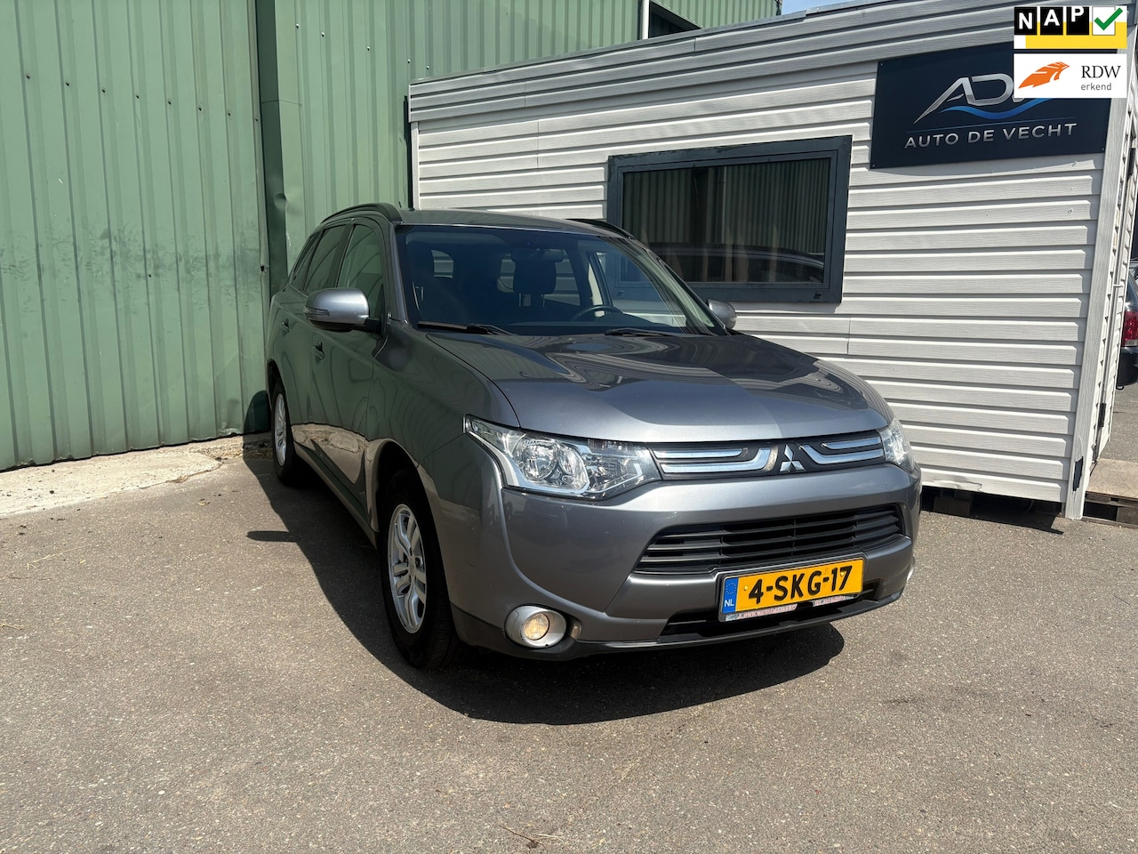 Mitsubishi Outlander - 2.0 Intense AUTOMAAT - TREKHAAK - ONDERHOUDEN - AutoWereld.nl