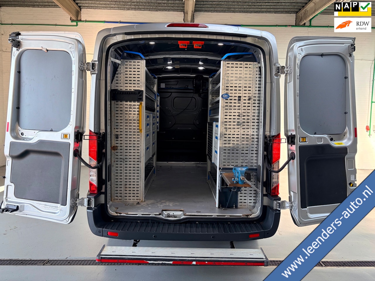 Ford Transit - Automaat Servicewagen 350 2.0 TDCI 131PK euro6 L2H2 3Persoons Trend, Sortimo werkplaats in - AutoWereld.nl