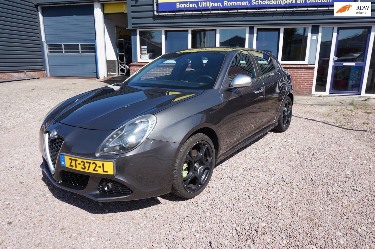 Alfa Romeo Giulietta - 1.4 T Distinctive 1.4 T Distinctive,vol leder,nw apk,nette goed rijdende auto - AutoWereld.nl