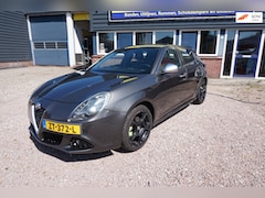 Alfa Romeo Giulietta - 1.4 T Distinctive, vol leder, nw apk, nette goed rijdende auto