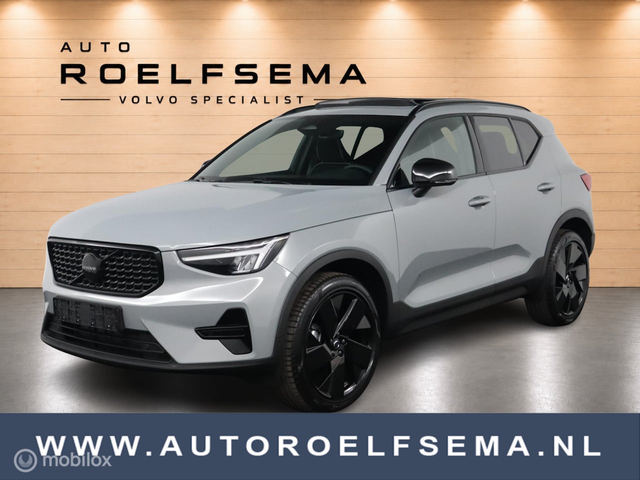 Volvo XC40 - 2.0 B4 Plus Black Edition|Lounge Pakket|Panoramisch dak - AutoWereld.nl