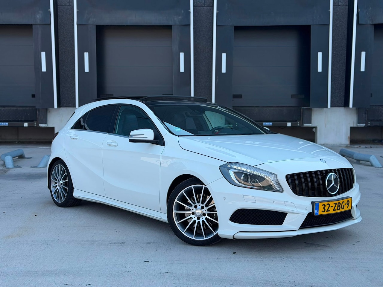 Mercedes-Benz A-klasse - 250 AMG (PANO, ADAPTIVE CRUISE, LEDER, STOELV, PARKEERSENS V+A, TREKHAAK, XENON, NL-AUTO, - AutoWereld.nl
